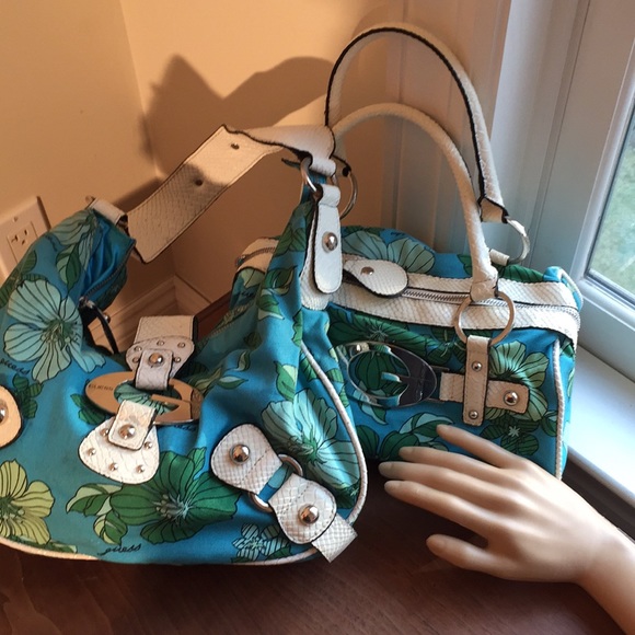 Beautiful GUESS bag Perfect for that tropical trip - Picture 5 of 6